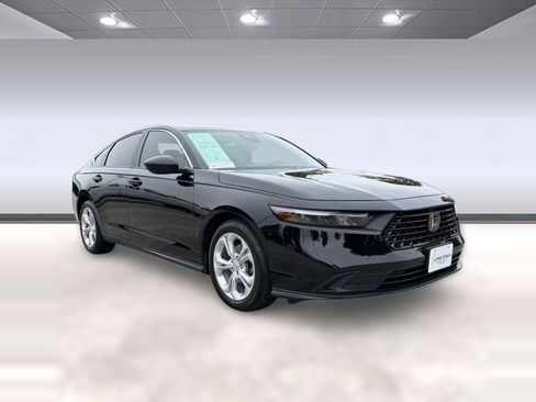 Used 2025 Honda Accord LX image 7