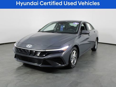 Used 2026 Hyundai Elantra SE image 2
