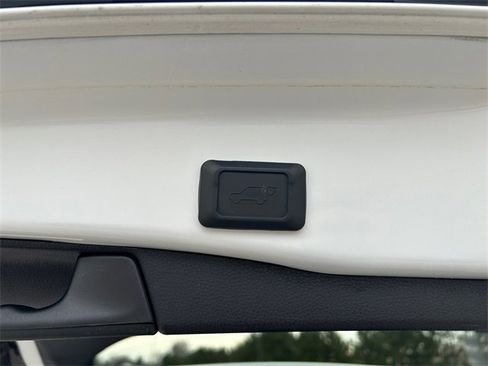 Used 2021 Toyota RAV4 Limited image 22