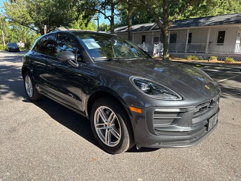 Used 2024 Porsche Macan image 9