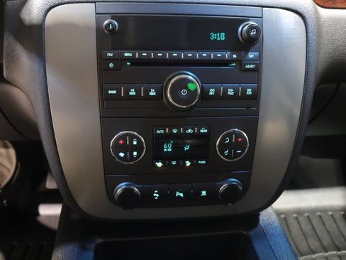 Used 2011 GMC Yukon XL SLT w/ SLT-2 Equipment Package AWD/4WD image 23
