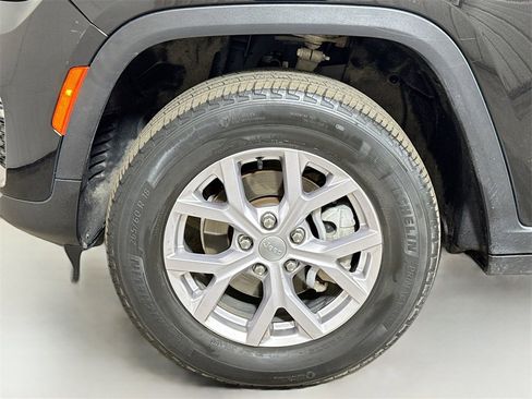 Used 2022 Jeep Grand Cherokee Limited image 29