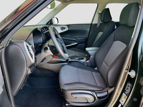 Used 2023 Kia Soul LX w/ Option Group 015 FWD image 18
