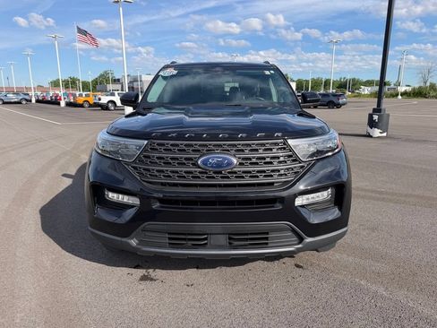 Used 2023 Ford Explorer XLT w/ Equipment Group 202A AWD/4WD image 2