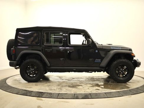 Used 2024 Jeep Wrangler Unlimited image 2