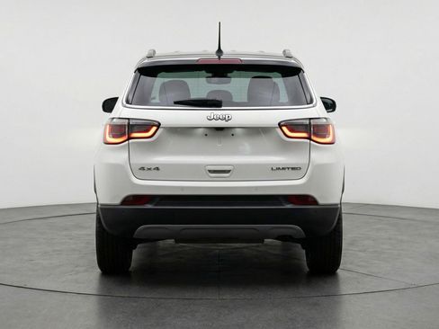 Used 2025 Jeep Compass Trailhawk AWD/4WD image 7