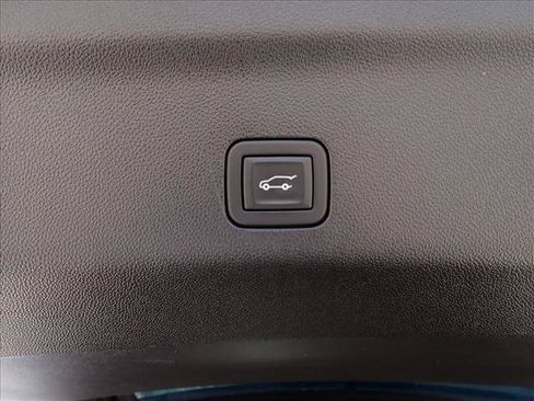 Used 2023 Chevrolet Tahoe High Country AWD/4WD image 9