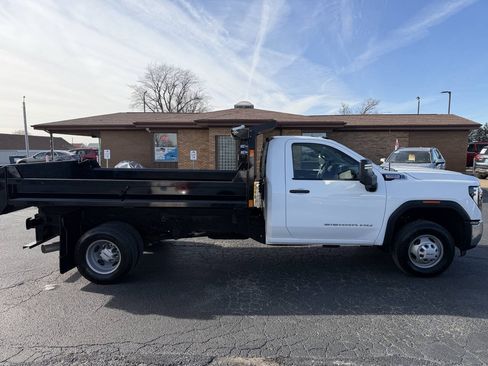 Used 2024 GMC Sierra 3500 Pro w/ Convenience Package AWD/4WD image 9