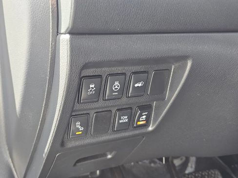 Used 2020 Nissan Pathfinder SL AWD/4WD image 27