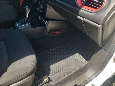 Used 2023 Jeep Renegade Trailhawk AWD/4WD image 42