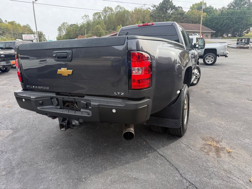 Used 2011 Chevrolet Silverado 3500 LTZ w/ LTZ Plus Package AWD/4WD image 5