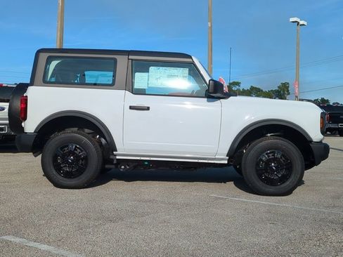 New 2025 Ford Bronco 2-Door image 3