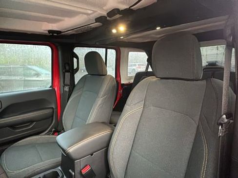 Used 2025 Jeep Wrangler Unlimited Sahara image 29