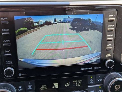 Used 2021 Toyota Highlander LE FWD image 13