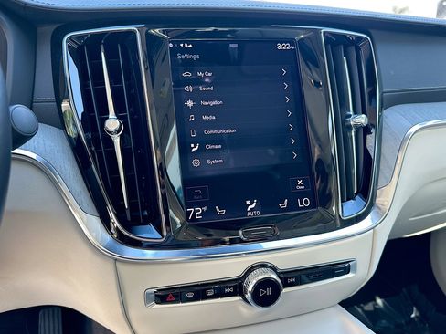 Used 2022 Volvo S60 B5 Inscription image 13