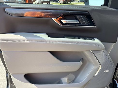 Used 2025 GMC Yukon XL Elevation w/ Technology Package AWD/4WD image 12