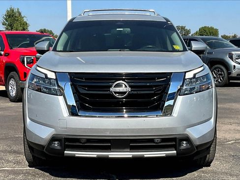 Used 2022 Nissan Pathfinder Platinum w/ Cargo Package image 3