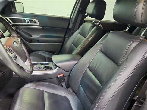 Used 2015 Ford Explorer XLT w/ Equipment Group 202A image 18