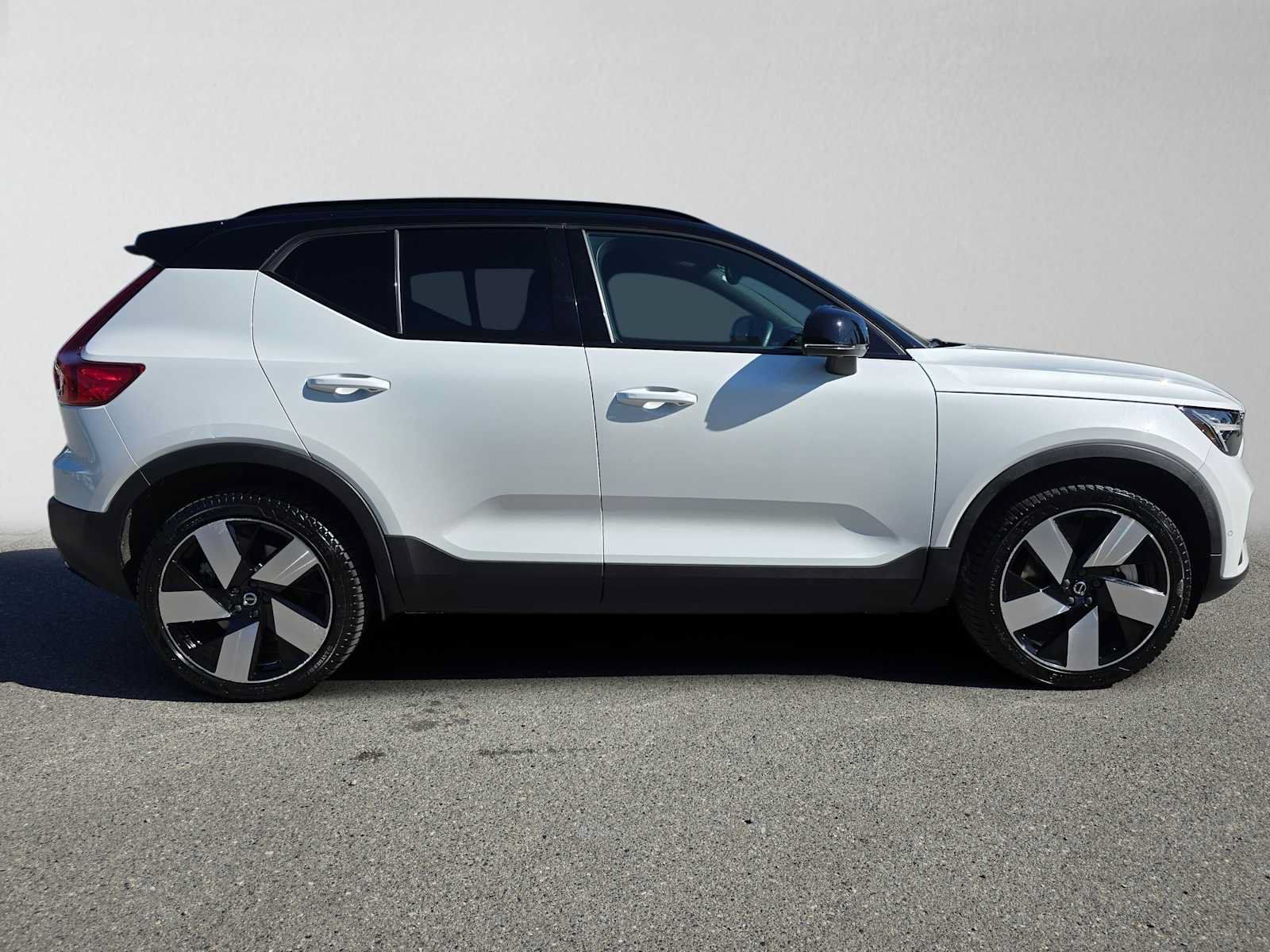 Certified 2023 Volvo XC40 Recharge Ultimate w/ Protection Package Premier AWD/4WD image 3
