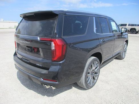 New 2026 GMC Yukon Denali Ultimate AWD/4WD image 4
