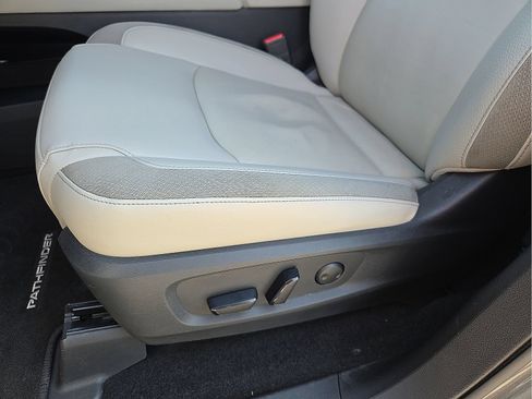 Used 2022 Nissan Pathfinder SL FWD image 15