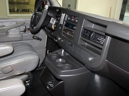 Used 2012 Chevrolet Express 1500 RWD image 19