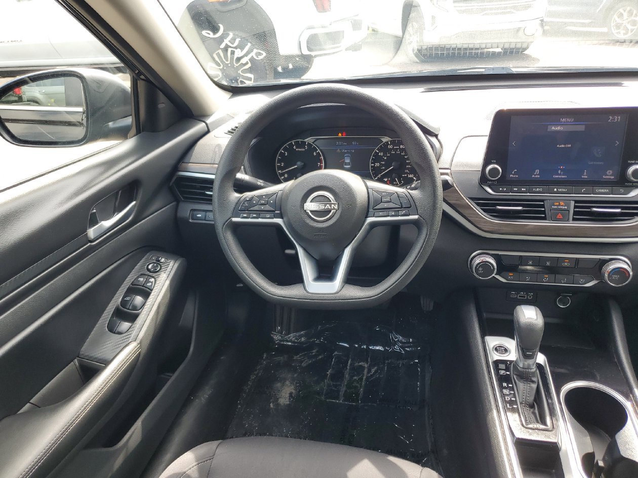 Used 2024 Nissan Altima 2.5 SV FWD image 13