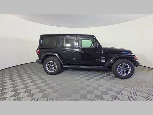 Used 2019 Jeep Wrangler Unlimited Sahara AWD/4WD image 35