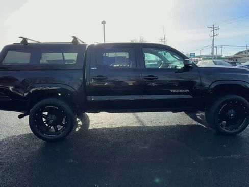 Used 2016 Toyota Tacoma SR5 image 9