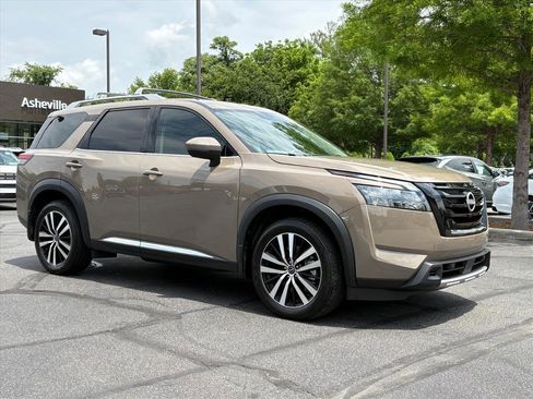 Used 2025 Nissan Pathfinder Platinum w/ Black Appearance Package AWD/4WD image 1