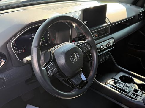 Used 2025 Honda Pilot Black Edition image 19