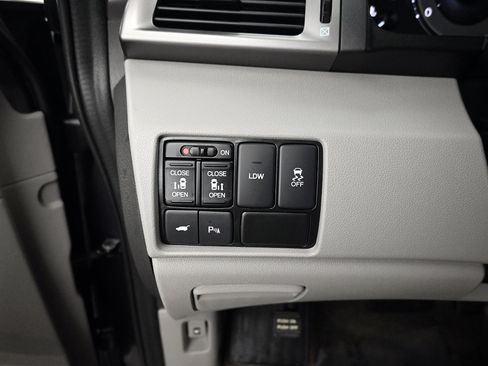 Used 2016 Honda Odyssey Touring Elite image 8