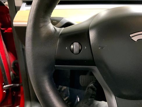 Used 2021 Tesla Model Y Long Range image 23