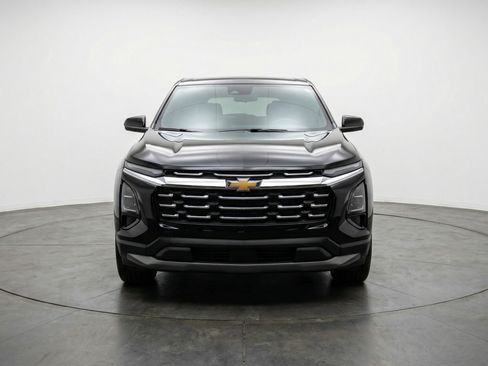 Used 2025 Chevrolet Equinox LT FWD image 2
