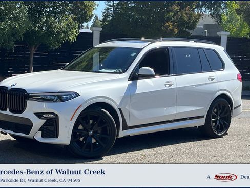 Used 2022 BMW X7 xDrive40i w/ M Sport Package AWD/4WD image 1