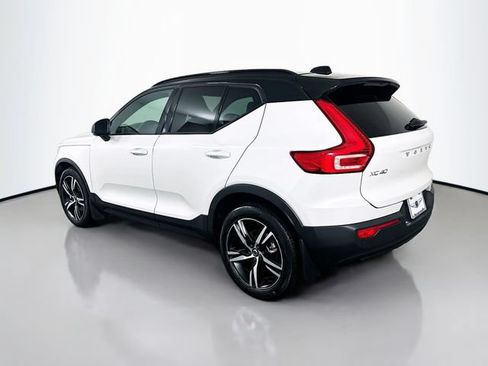 Used 2022 Volvo XC40 T5 R-Design AWD/4WD image 7