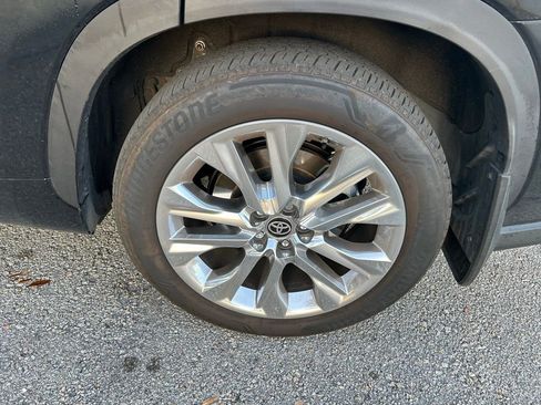 Used 2025 Toyota Highlander Limited image 9