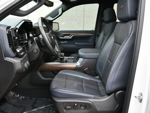 Used 2023 Chevrolet Silverado 1500 High Country w/ High Country Premium Package AWD/4WD image 28