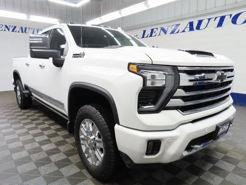 Used 2025 Chevrolet Silverado 2500 High Country w/ High Country Premium Package image 3