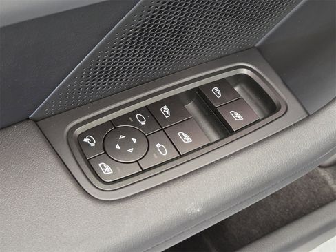 Used 2025 Porsche Taycan image 14