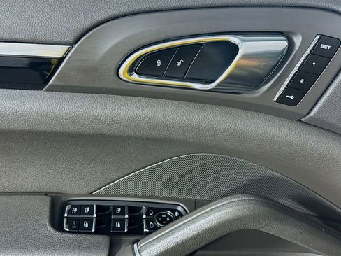 Used 2017 Porsche Cayenne S image 21