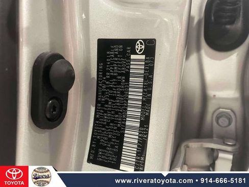 Used 2024 Toyota Corolla LE w/ LE Convenience Package FWD image 18