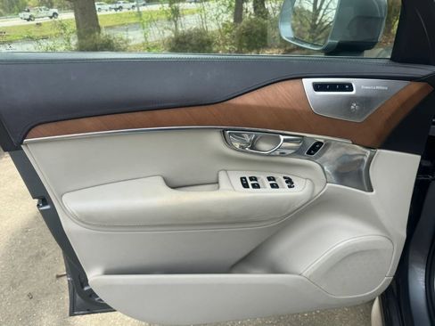 Used 2016 Volvo XC90 T6 Inscription w/ Vision Package image 16