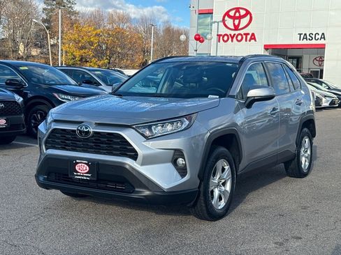 Used 2021 Toyota RAV4 XLE image 3