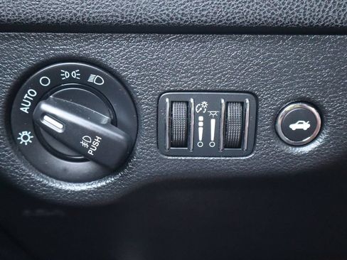 Used 2013 Chrysler 300 AWD w/ Driver Convenience Group image 28