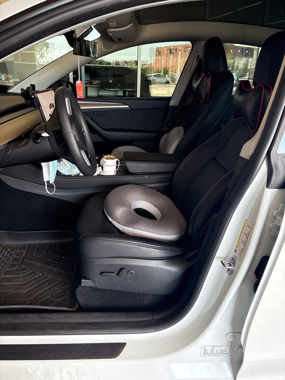 Used 2023 Tesla Model Y 2WD image 5