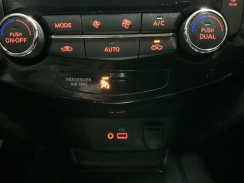 Used 2019 Nissan Rogue SV image 27