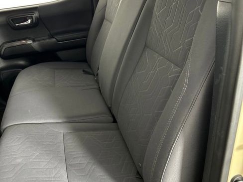 Used 2019 Toyota Tacoma TRD Off-Road image 18