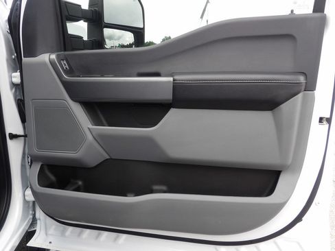 Used 2024 Ford F550 4x4 Crew Cab Super Duty w/ XLT Value Package image 40