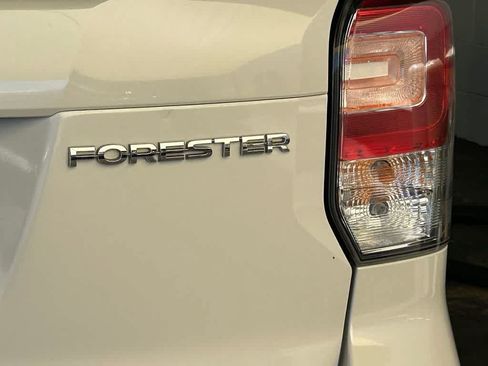 Used 2018 Subaru Forester 2.5i Premium AWD/4WD image 6